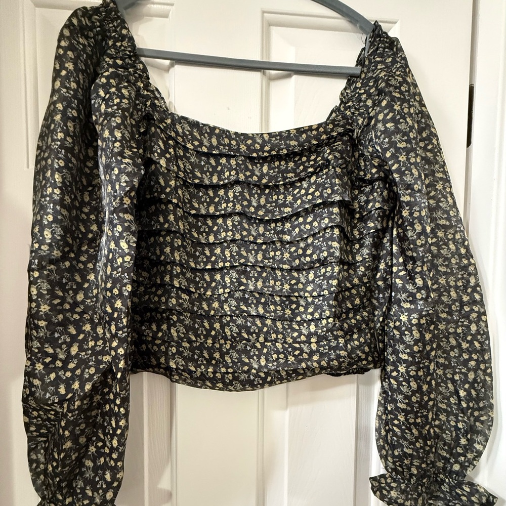 Entro Black and Cream Floral Top - Size Large NWOT